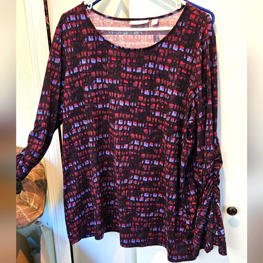 Susan Graver Top  with bell sleeves-size XL